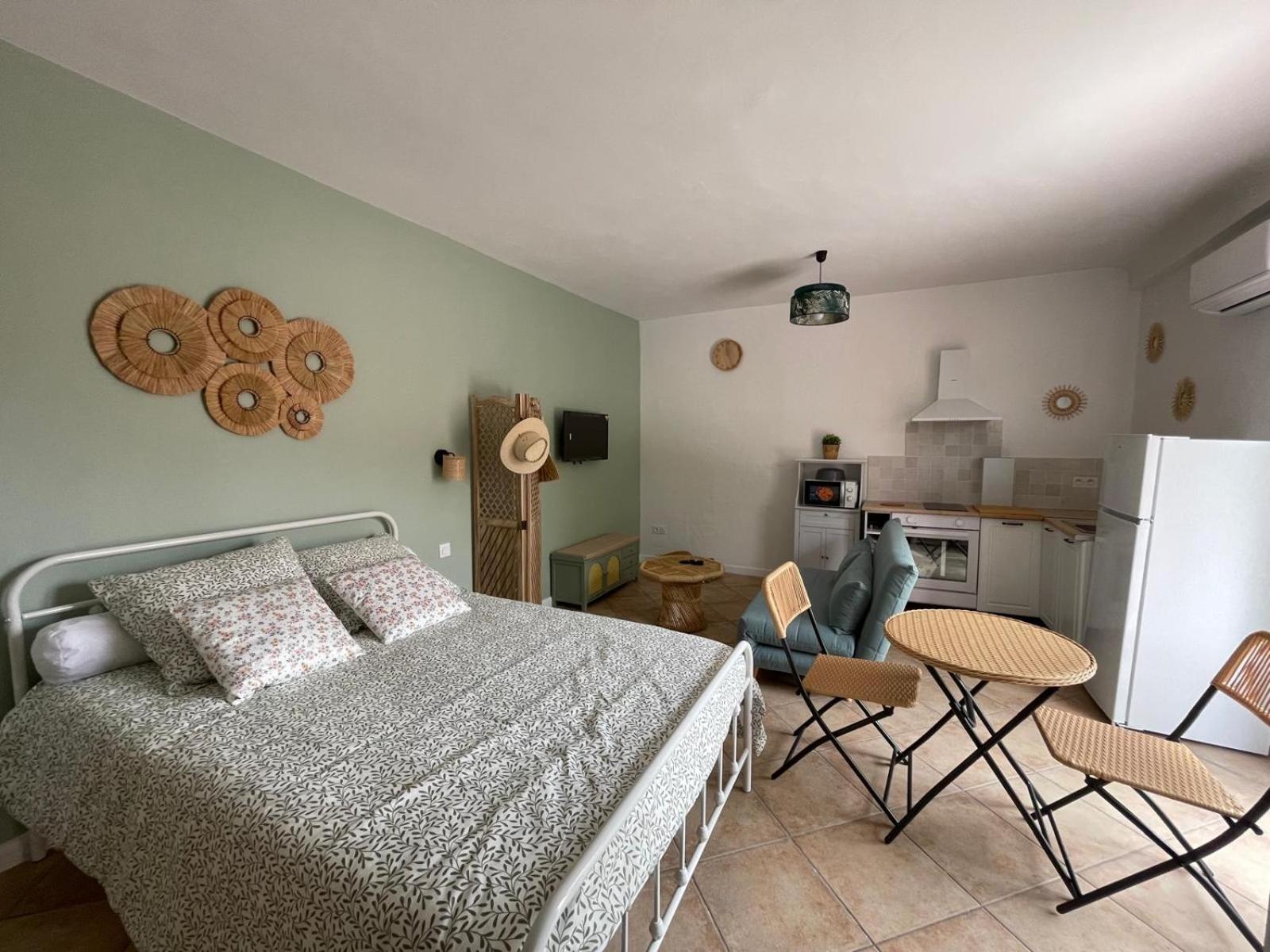 La Casa Bella Aparthotel Gignac-la-Nerthe Ngoại thất bức ảnh